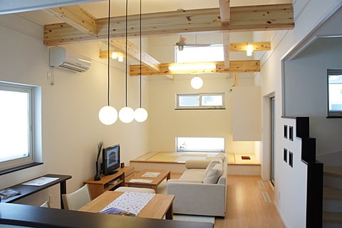 ゆったりのびやか勾配天井の住まい