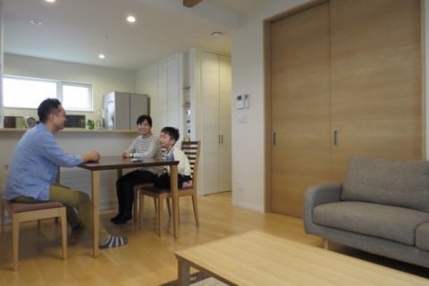 木の質感が漂う、こだわりの和室がある家